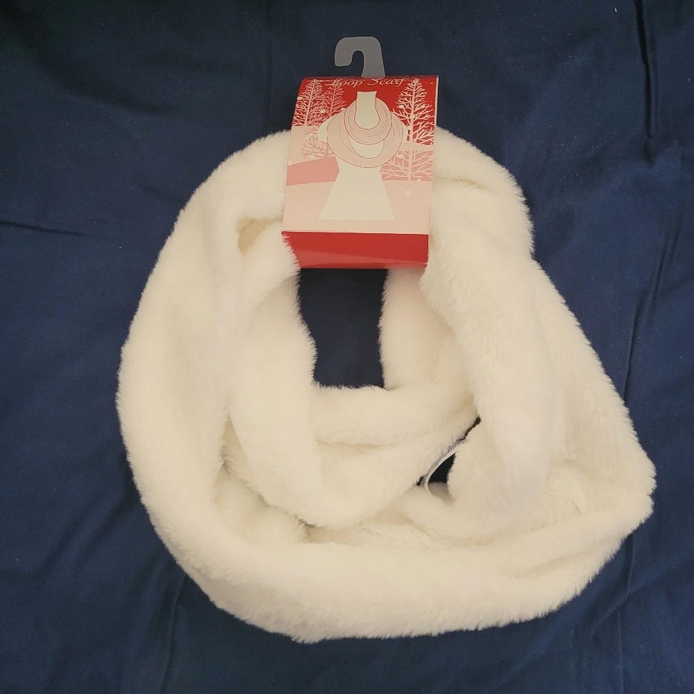 Infinity Loop Scarf | White | Faux Fur NWT